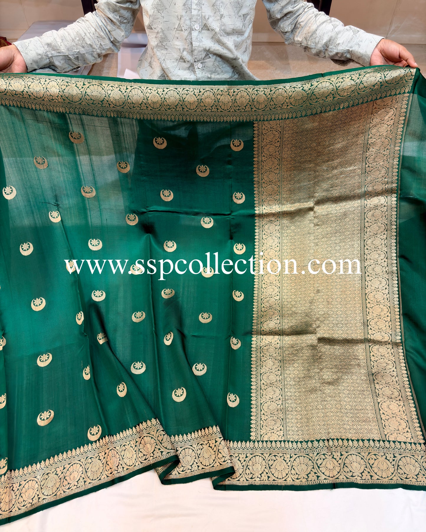 Emerald-Green Pure Mango Silk Chand-Tara Banarasi Saree