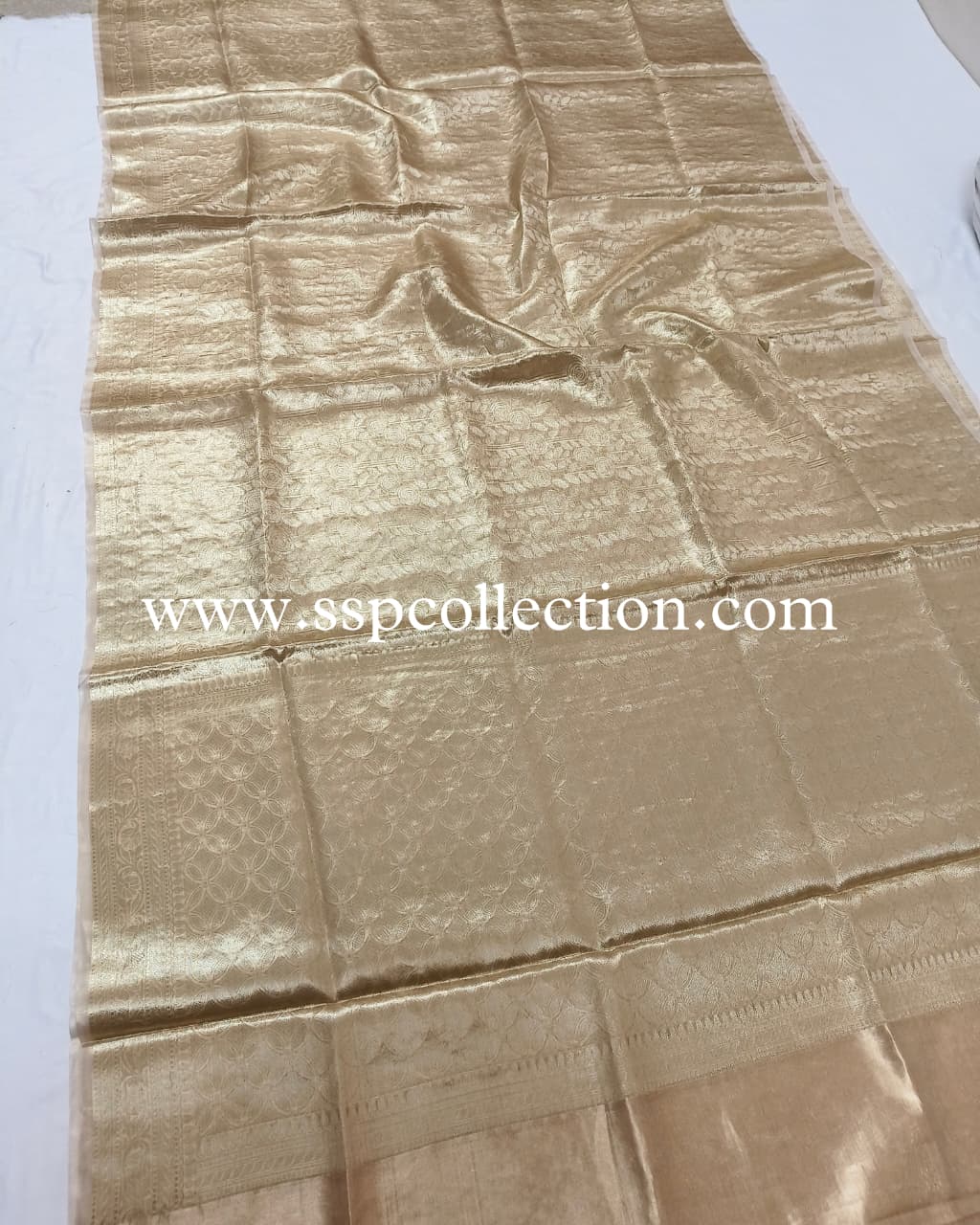 Rekha Ji–Inspired Gold Banarasi Pure Molten Tissue Silk Brocade Saree