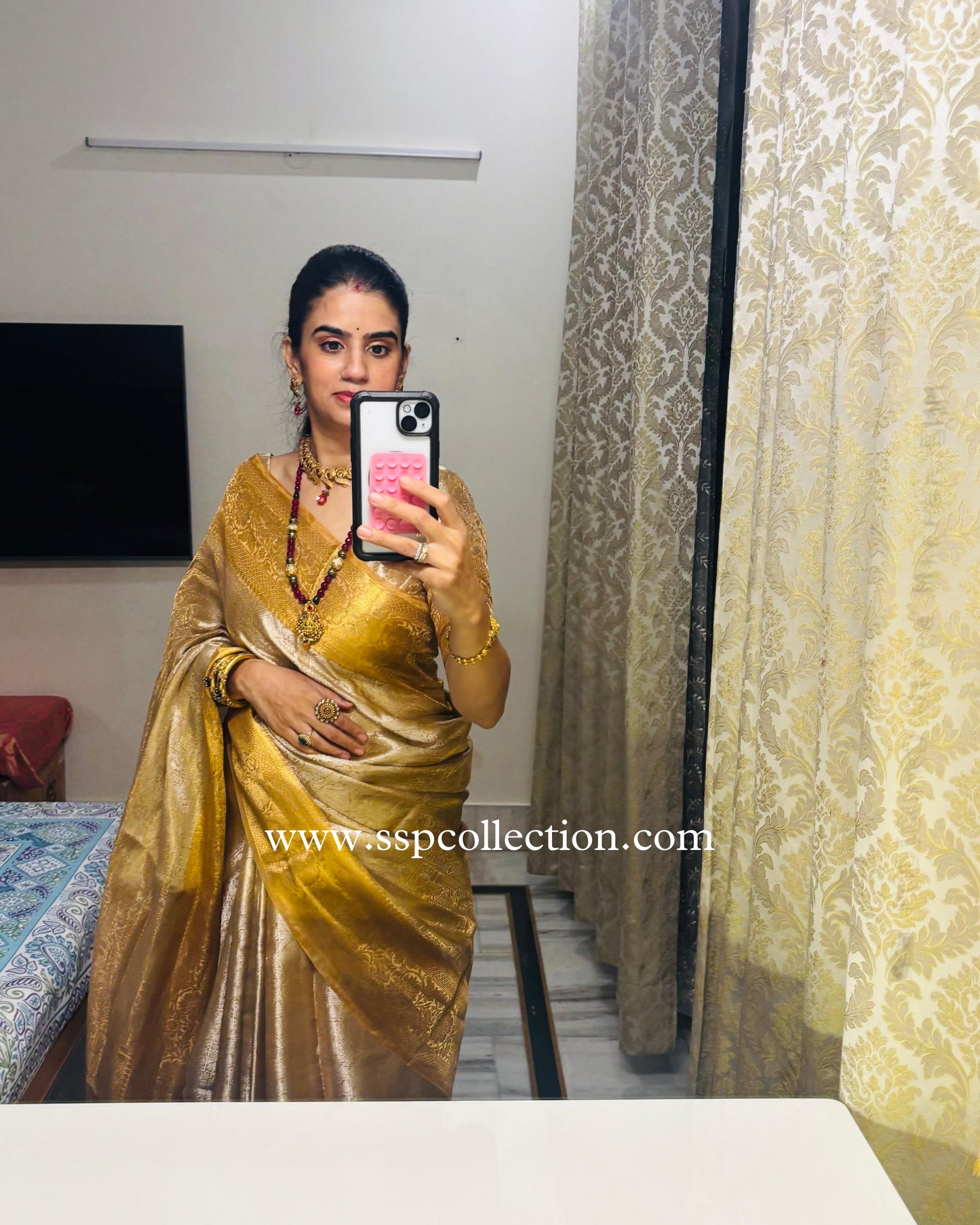 Gold Pure Tissue Silk Tanchoi Brocade Banarasi Saree